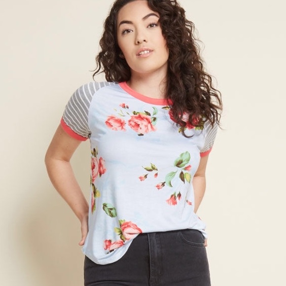Modcloth Tops - Modcloth Flatter Up! Floral Tee